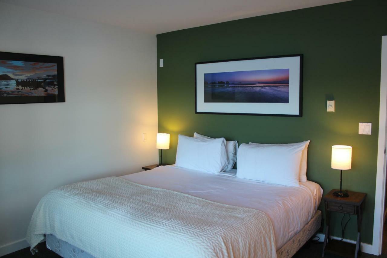 Siennas Harbour House Apartamento Tofino Exterior foto