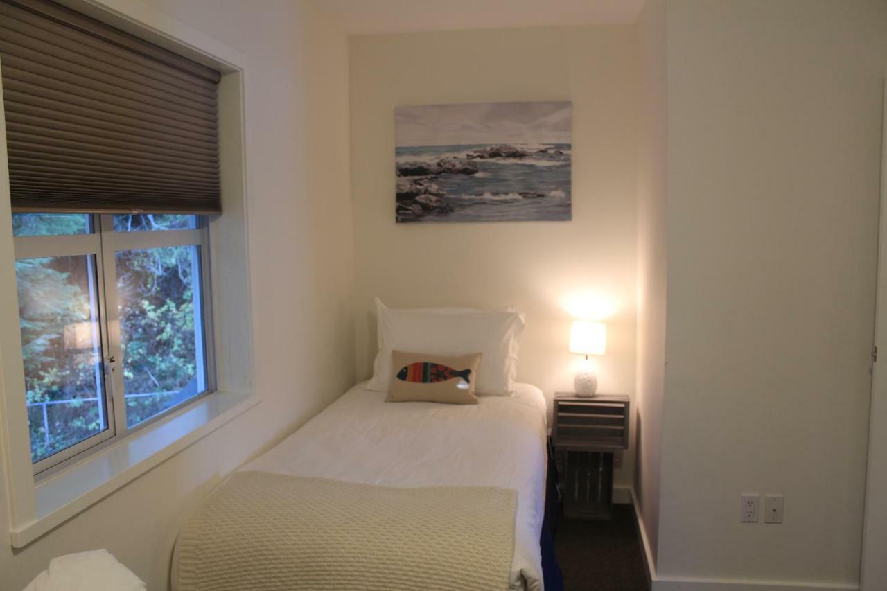 Siennas Harbour House Apartamento Tofino Exterior foto